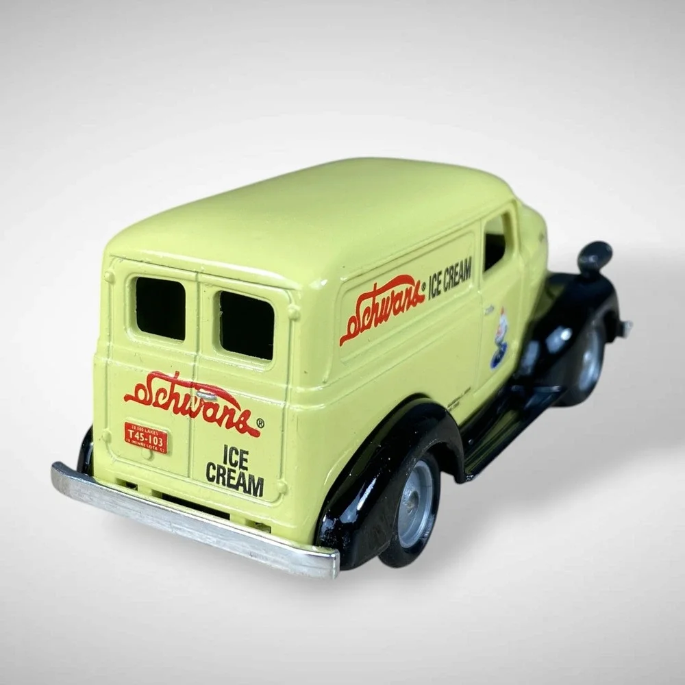 Schwan's Old #1 1946 Dodge Panel Van Lledo Diecast 1999 Box Ice Cream